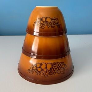 Pyrex Old Orchard mixing bowl 401